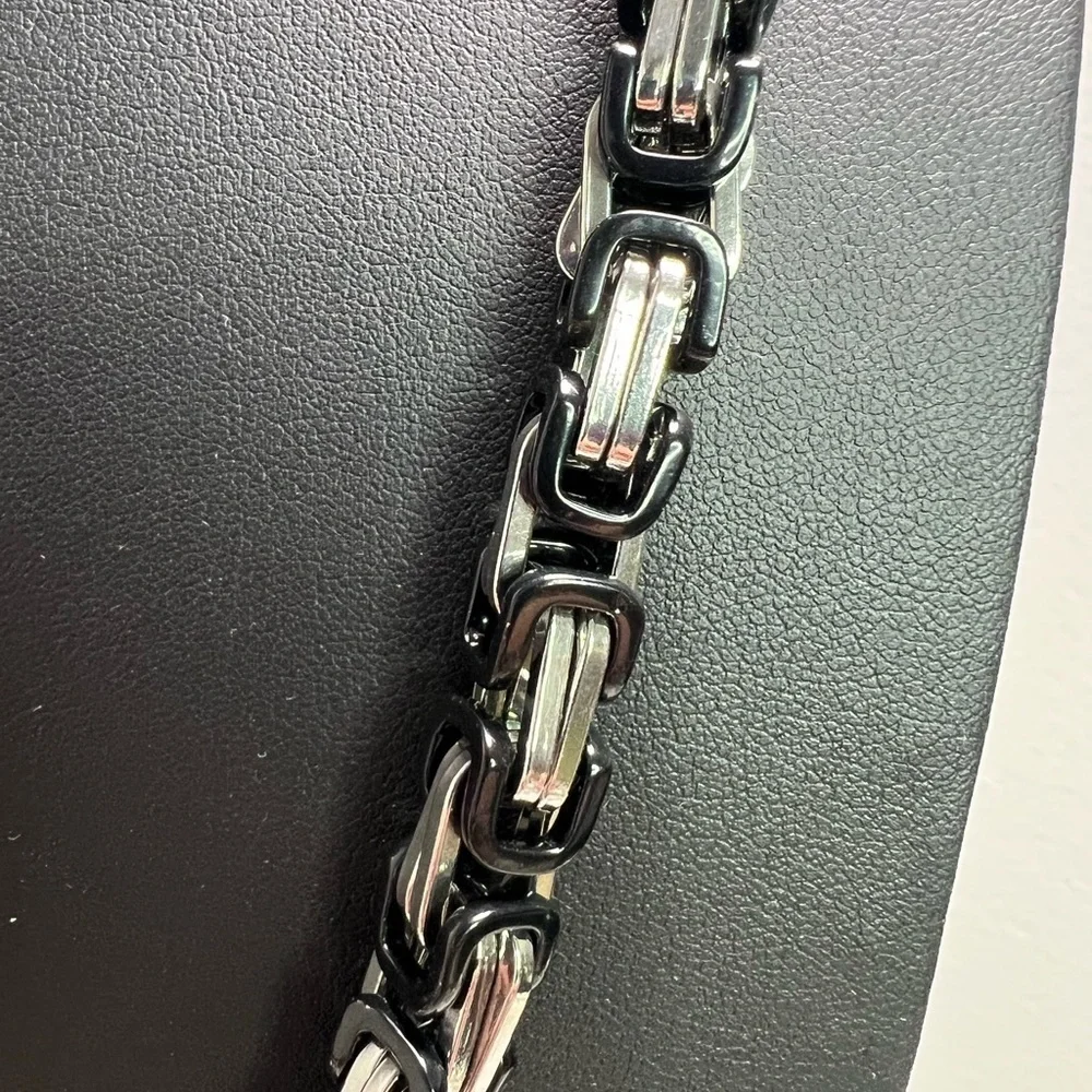 Spicyice Black & Silver Byzantine 8mm Chain 36” D17